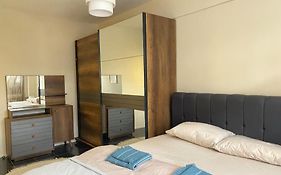 Comfy - Spacious Flat On The Kadikoey Seaside